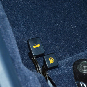 mazda 323f interior (24).jpg