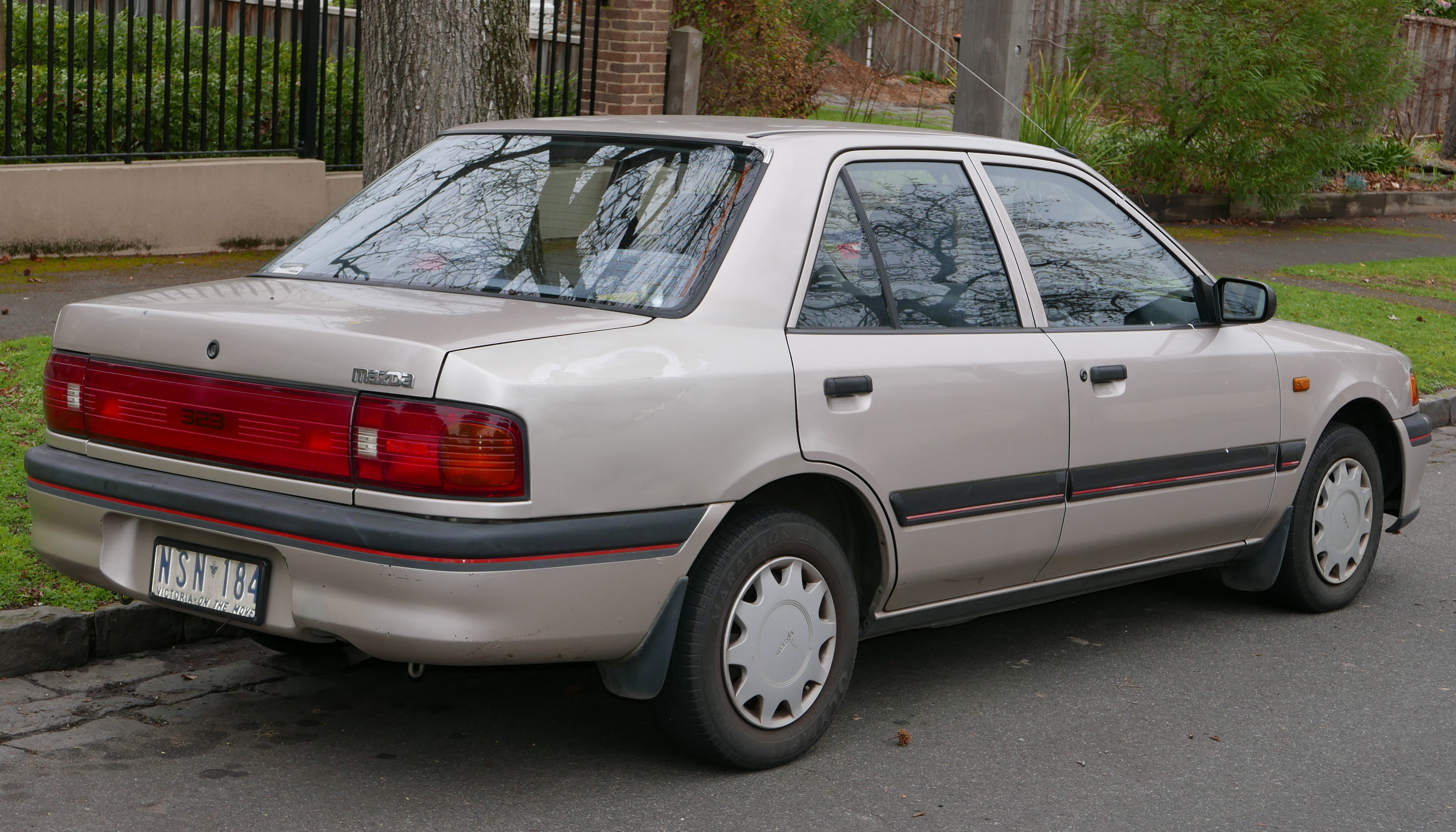 1996_Mazda_323_(BG_Series_2)_1.6_sedan_(2015-07-09)_02