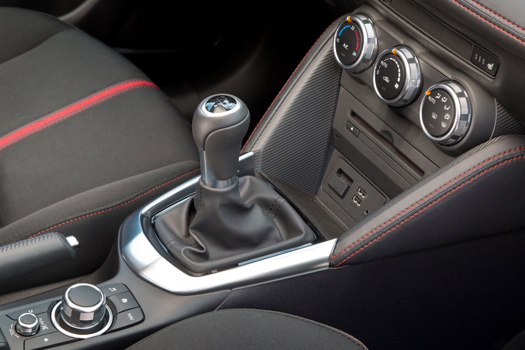 mazda 2 dj detail (3).jpg