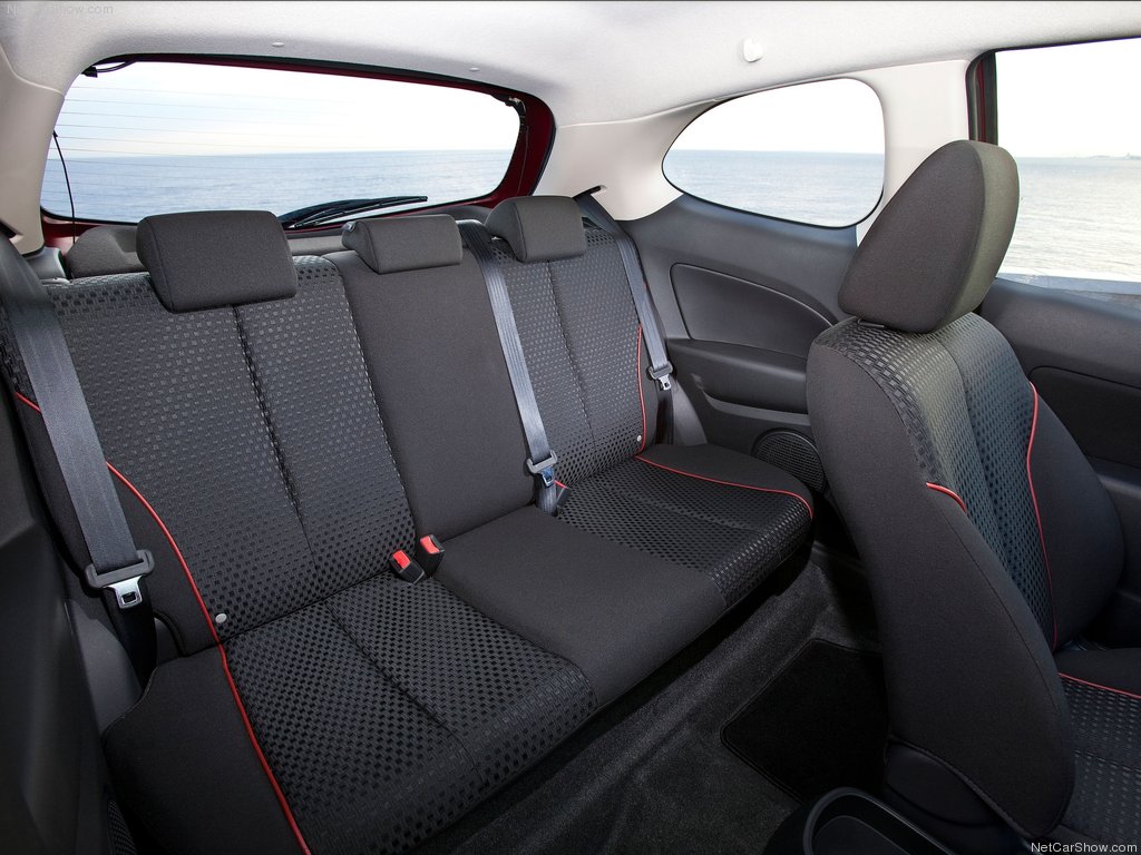 mazda 2 interior (0).jpg