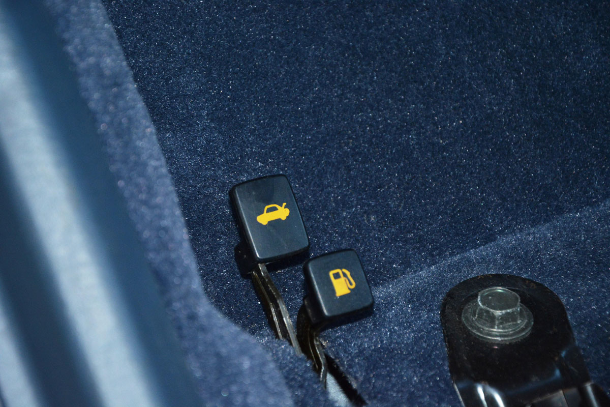 mazda 323f interior (24).jpg