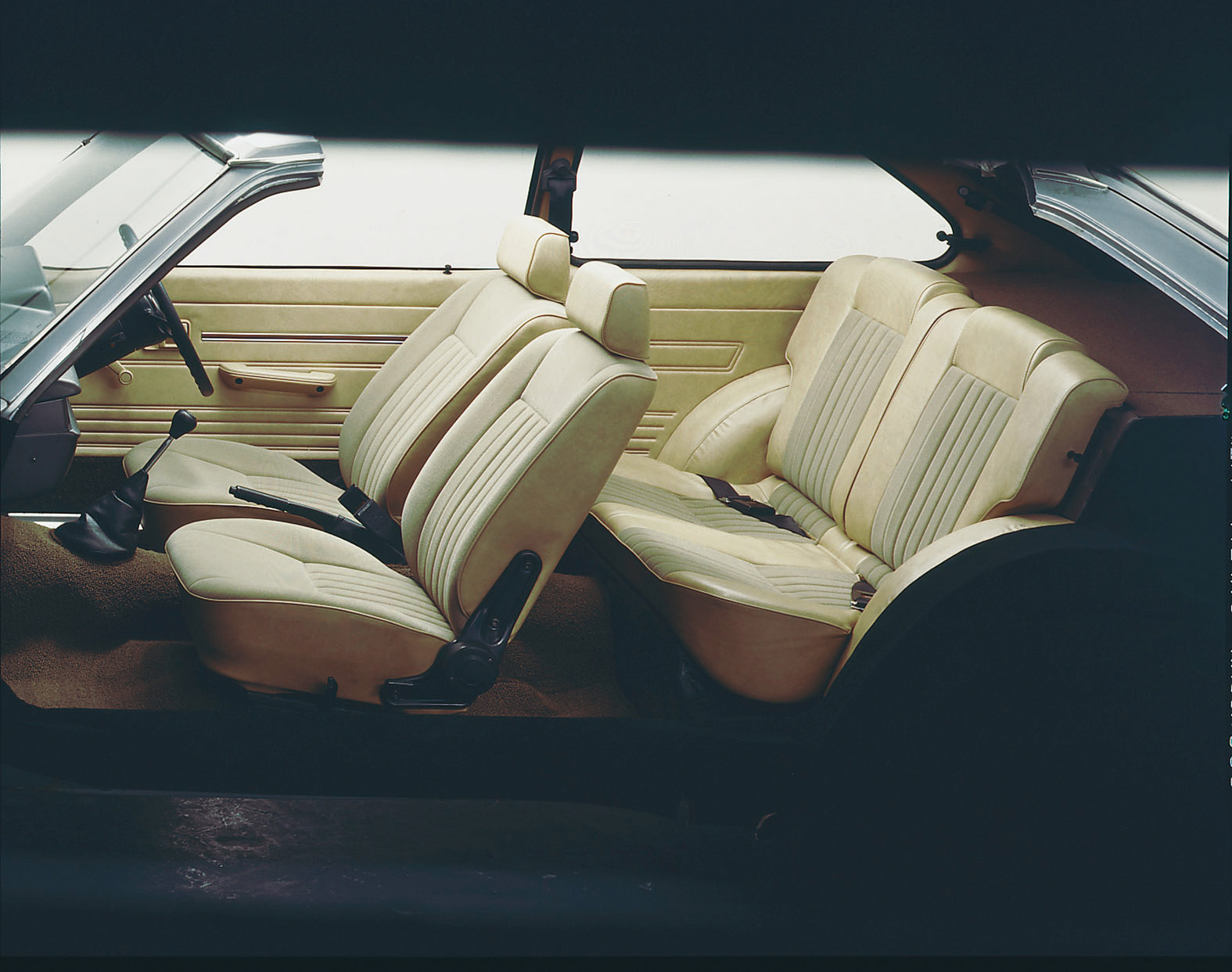 mazda familia fa4 interior  (14).jpg