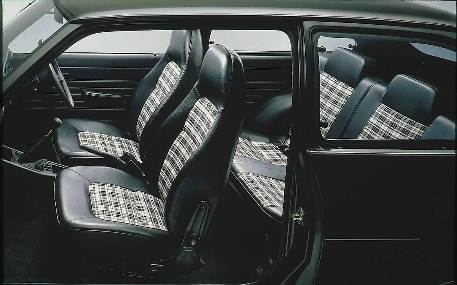 mazda familia fa4 interior  (16).jpg