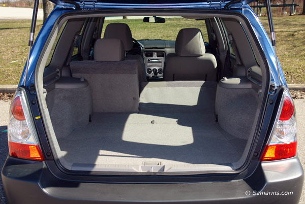 forester_08_rear_large.jpg
