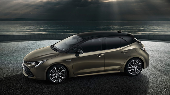 toyotaauris1.jpg